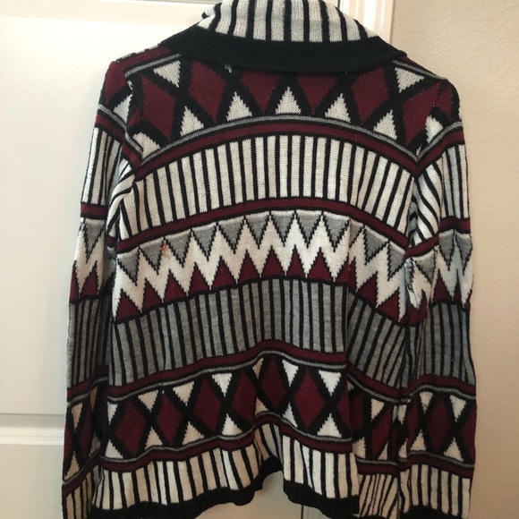 Tilly’s Sweater - Picture 2 of 2